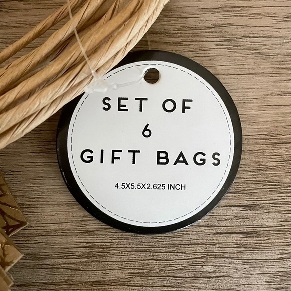 🌺 Holiday Gold Reindeer Floral Mini Gift Bags & Box Set - Picture 4 of 9